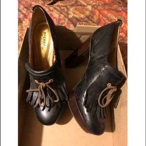 Sperry heels tried on only size 8 black new